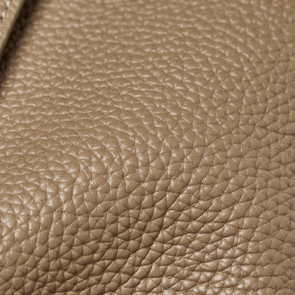 Sac bandoulière à rabat en cuir véritable grain litchi avec bandoulière réglable