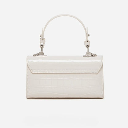 Bolso clutch sobre vintage de cuero genuino con acabado brillante tipo cocodrilo