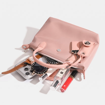 Borsa a tracolla e spalla chic e leggera in nylon a forma di fagottino