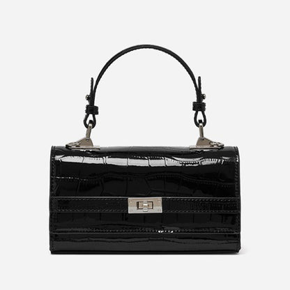 Bolso clutch sobre vintage de cuero genuino con acabado brillante tipo cocodrilo