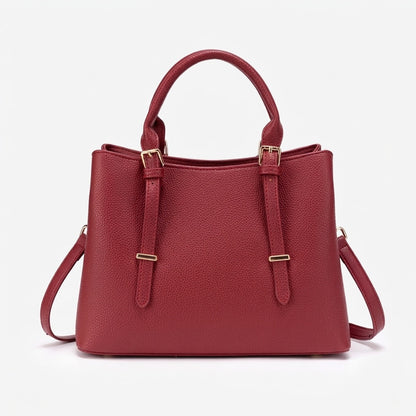 Bolso de mano tipo clutch de cuero vegano ecológico con textura granulada pulida y charm de oso de peluche  