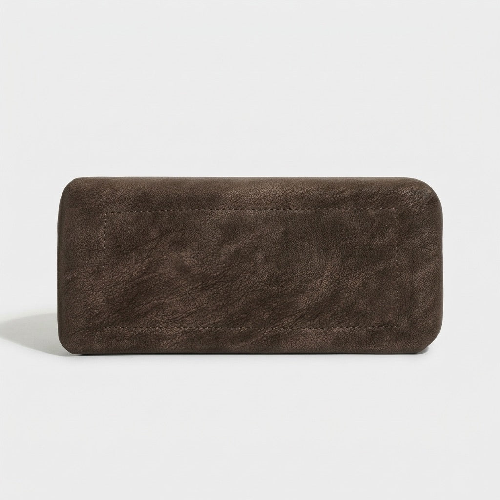 Borsa trapezoidale scolpita effetto vissuto in vera pelle opaca di vacchetta