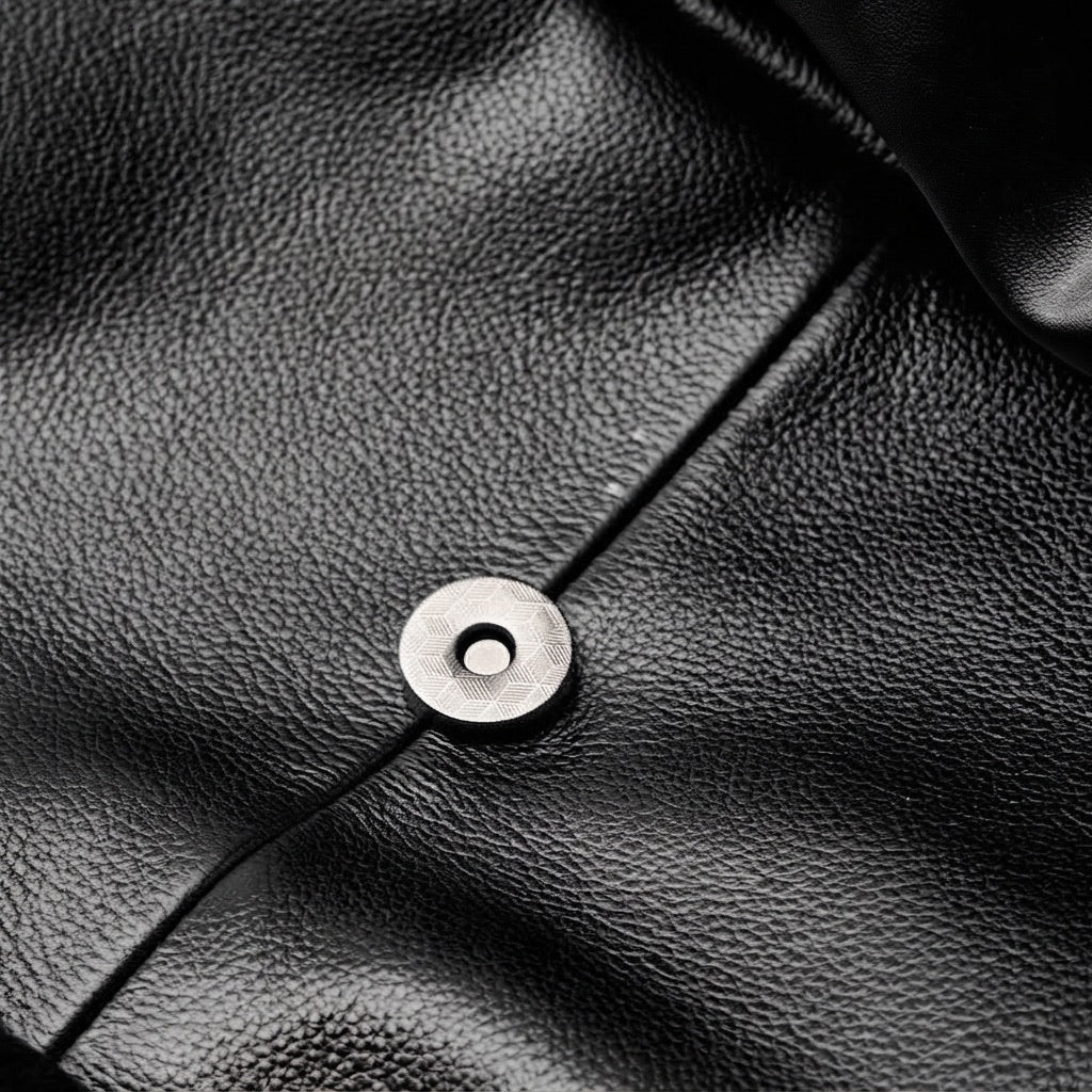 Sac à dos à rabat en cuir véritable grainé grande capacité minimaliste
