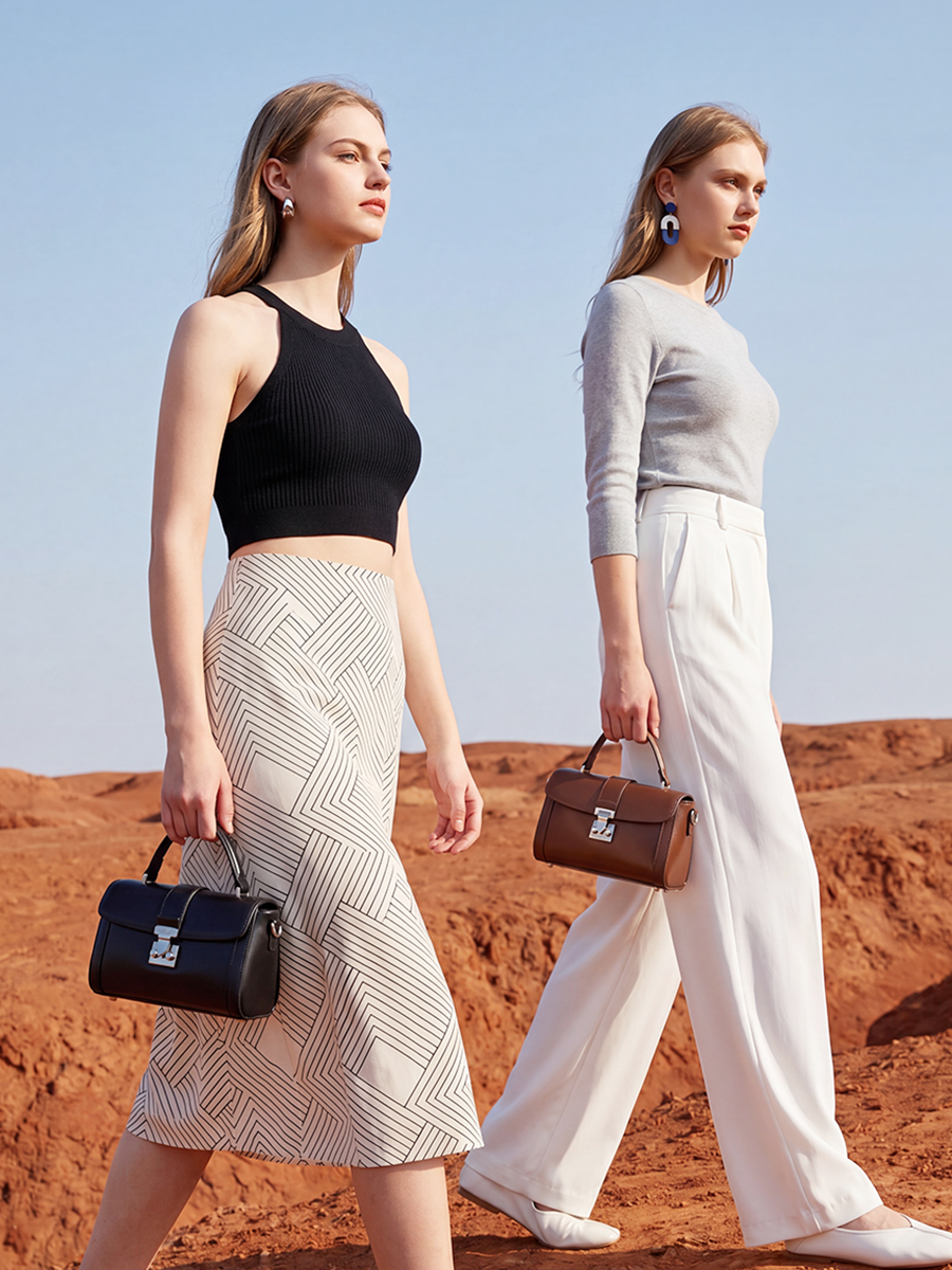 Bolso de mano tipo clutch cilíndrico de cuero genuino con estilo chic  
