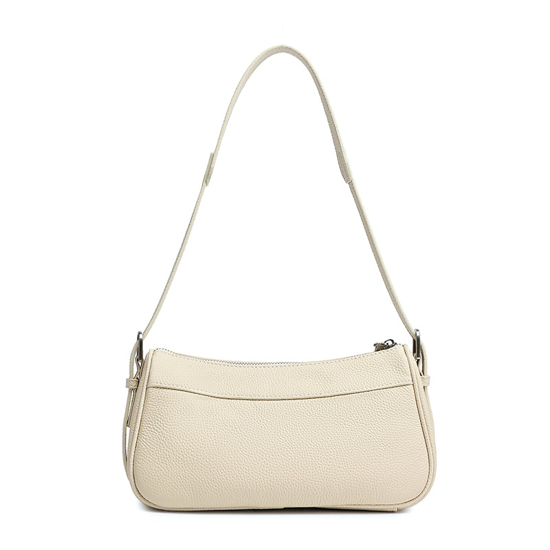 Borsa pochette baguette a patta in vera pelle martellata, dai toni delicati