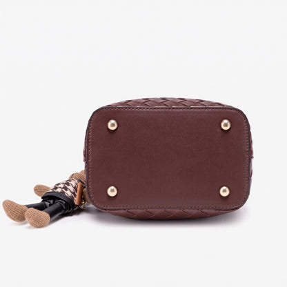 Sac pochette seau tressé rétro en cuir écologique végan avec charme lapin en peluche