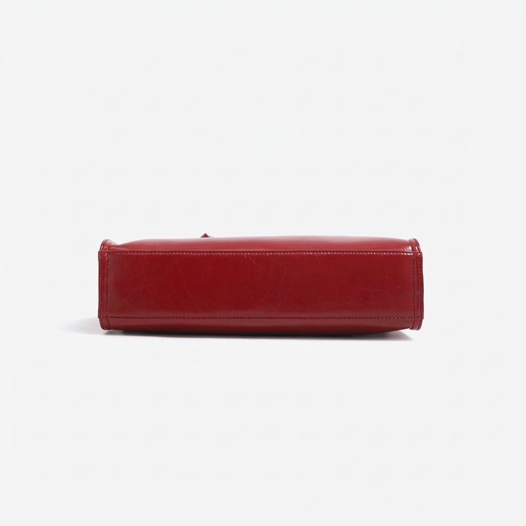 Vintage-Clutch aus glänzendem veganem Öko-Leder mit Herzanhänger