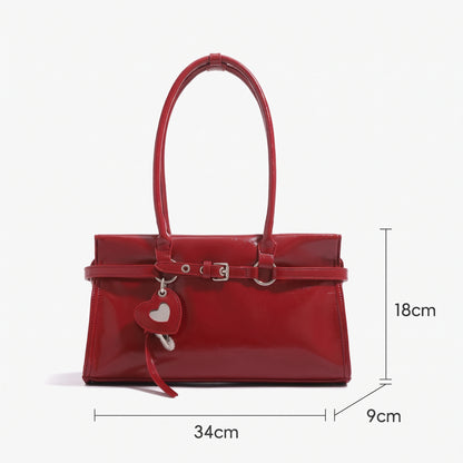 Vintage-Clutch aus glänzendem veganem Öko-Leder mit Herzanhänger