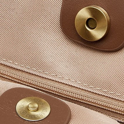 Bolso Tote de Cuero Avellana Atemporal para Mujer con Accesorios Metálicos