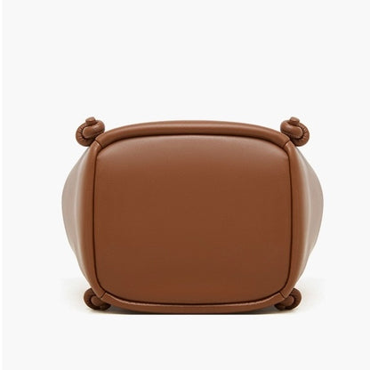 Bolso tipo cubo de cuero genuino para mujer con detalle de nudo color camello