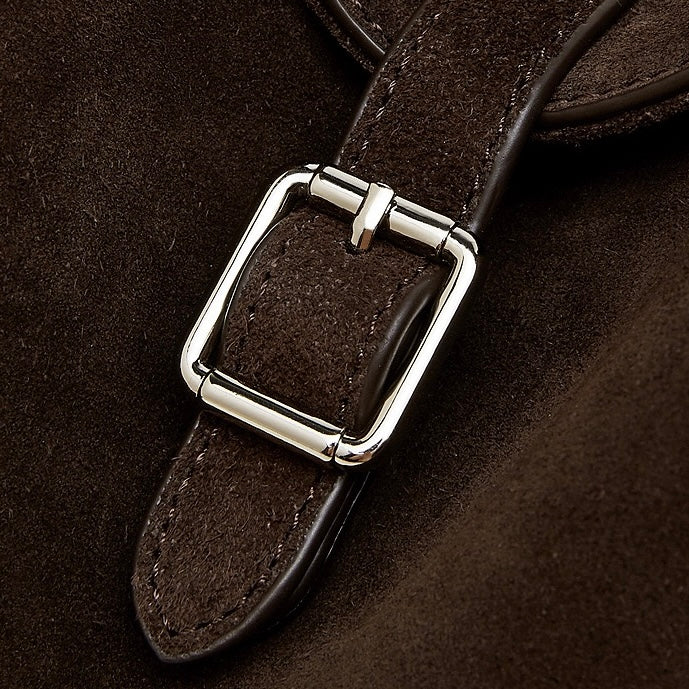 Bolso de hombro estructurado de ante con trufa y hebilla de metal