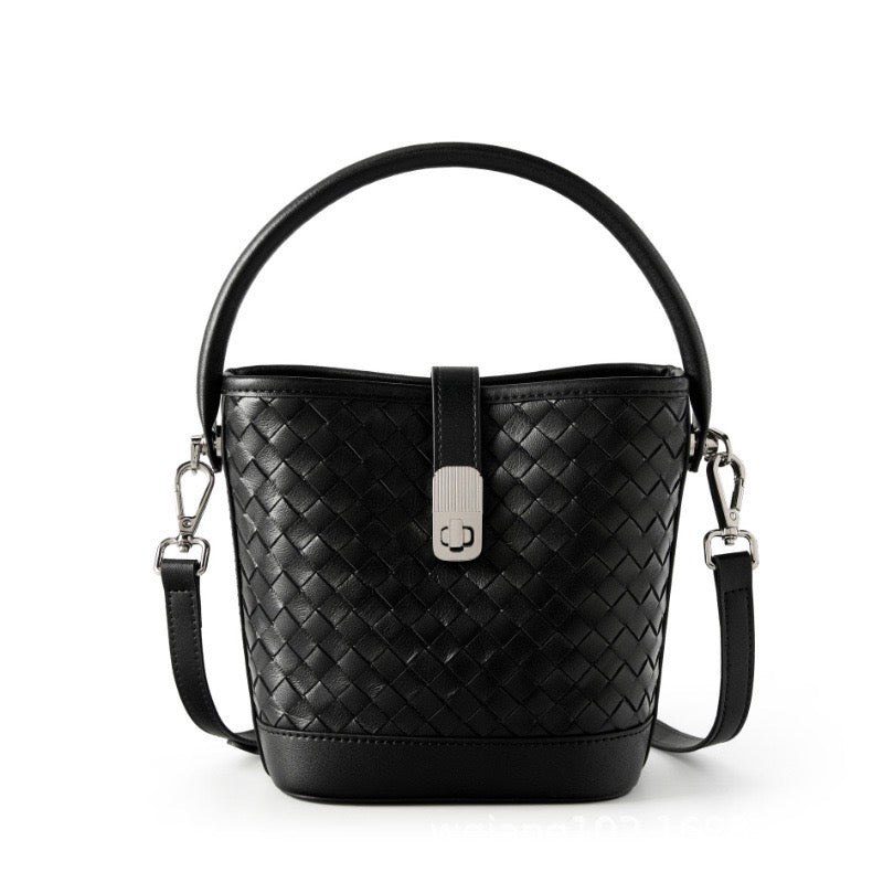 Women’s Genuine Sheepskin Woven Bucket Bag – Elegant Commuter Style