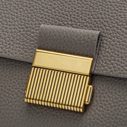 Damen-Umhängetasche aus echtem Leder mit Muschelkette