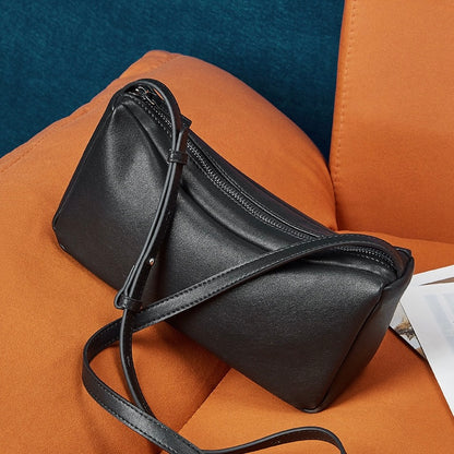 Minimalistische, weiche Umhängetasche aus echtem Leder für Damen