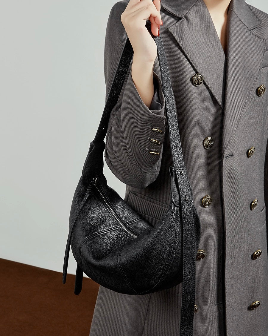 Bolso bandolera cruzado de cuero granuloso en forma de media luna para mujer
