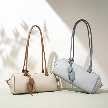 Leichte Luxus-Schulterhandtasche aus echtem Leder für Damen mit Anhänger