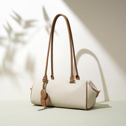 Leichte Luxus-Schulterhandtasche aus echtem Leder für Damen mit Anhänger