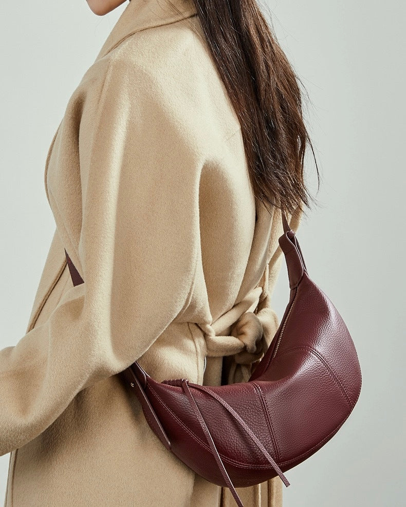 Bolso bandolera cruzado de cuero granuloso en forma de media luna para mujer