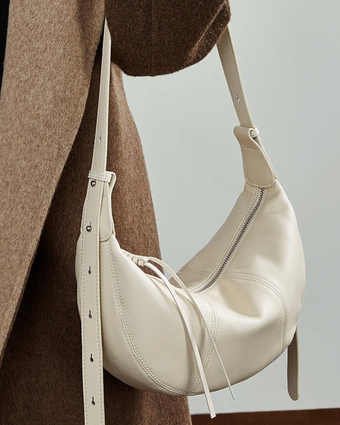 Bolso bandolera cruzado de cuero granuloso en forma de media luna para mujer