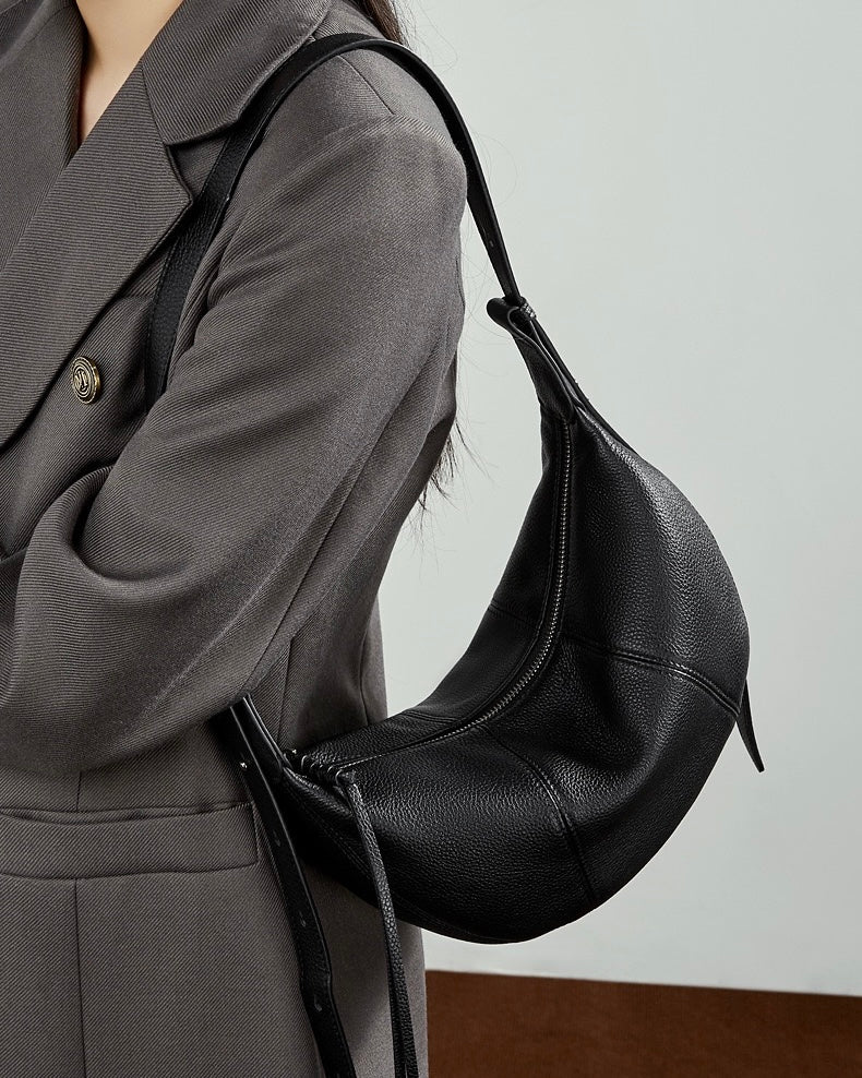 Bolso bandolera cruzado de cuero granuloso en forma de media luna para mujer
