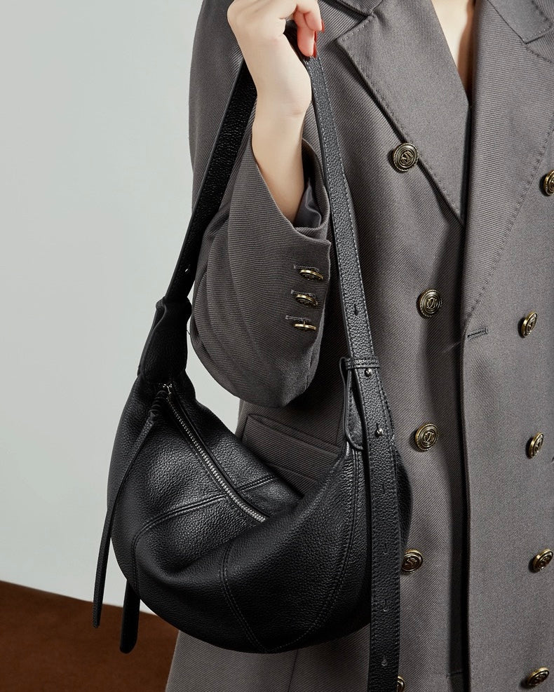 Bolso bandolera cruzado de cuero granuloso en forma de media luna para mujer