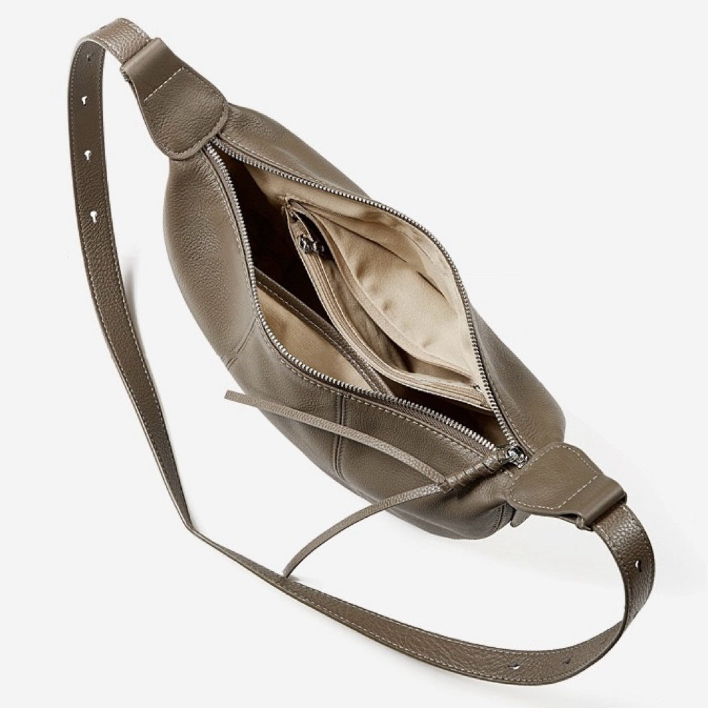 Bolso bandolera cruzado de cuero granuloso en forma de media luna para mujer