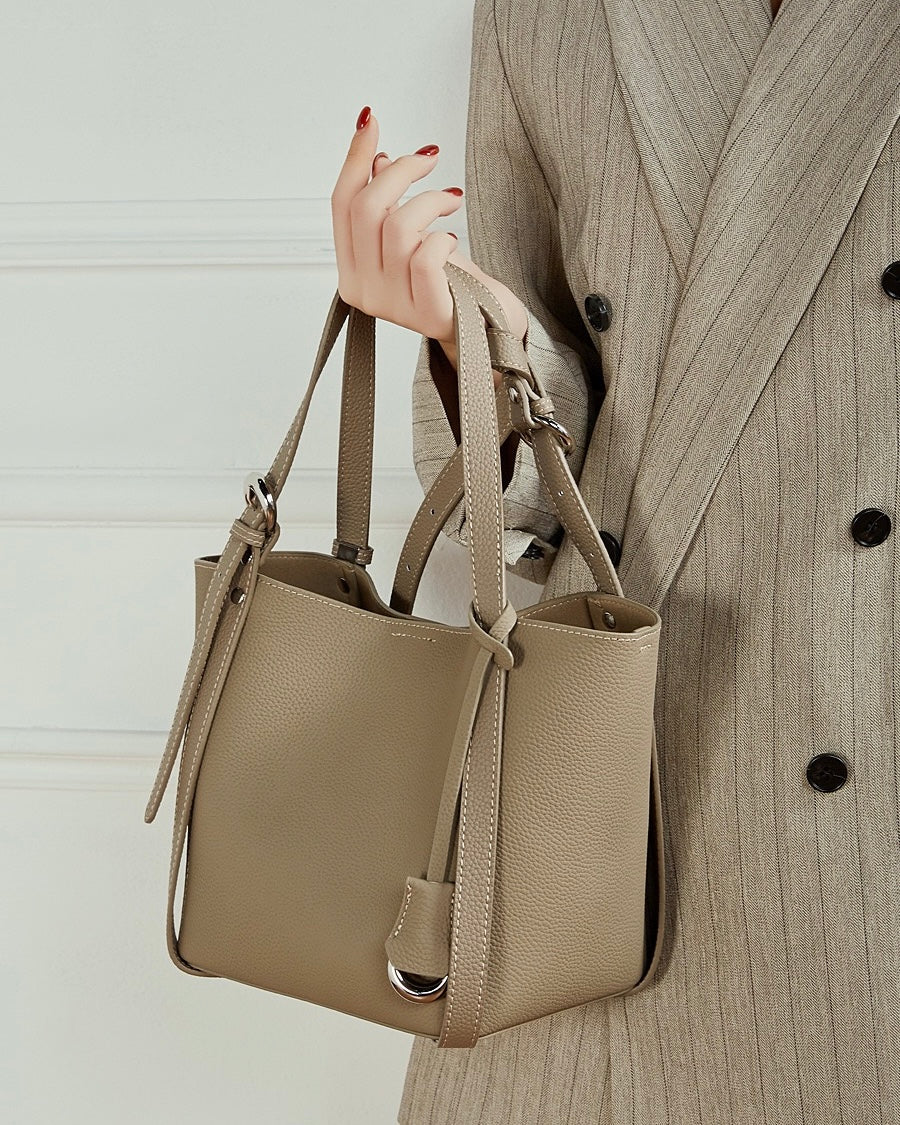 Elegante Damen-Beuteltasche aus echtem Togo-Leder mit passendem Beutel