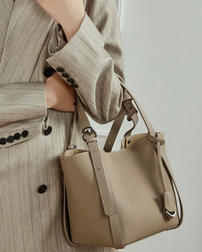 Elegante Damen-Beuteltasche aus echtem Togo-Leder mit passendem Beutel