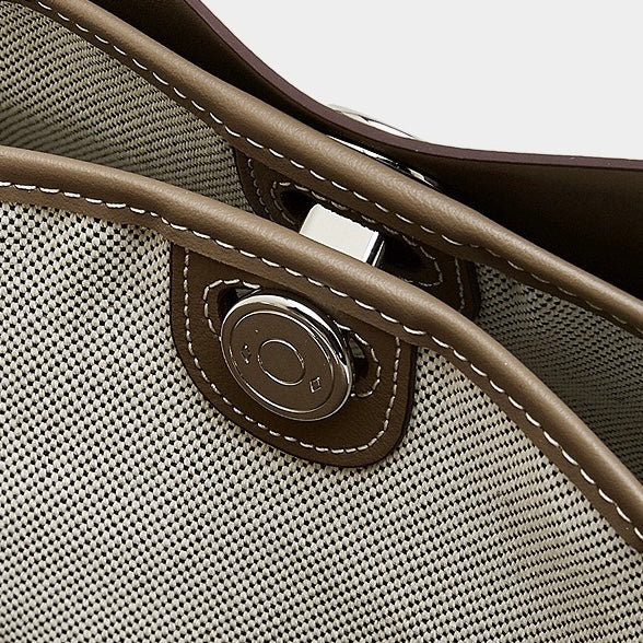 Bolso de mano Lumina para mujer de cuero genuino con forma de cúpula