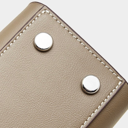 Bolso de mano Lumina para mujer de cuero genuino con forma de cúpula