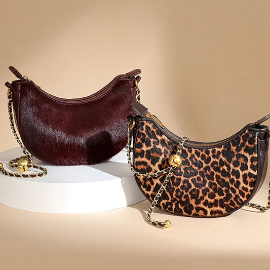 Bolso bandolera para mujer con forma de media luna y estampado de leopardo en cuero genuino