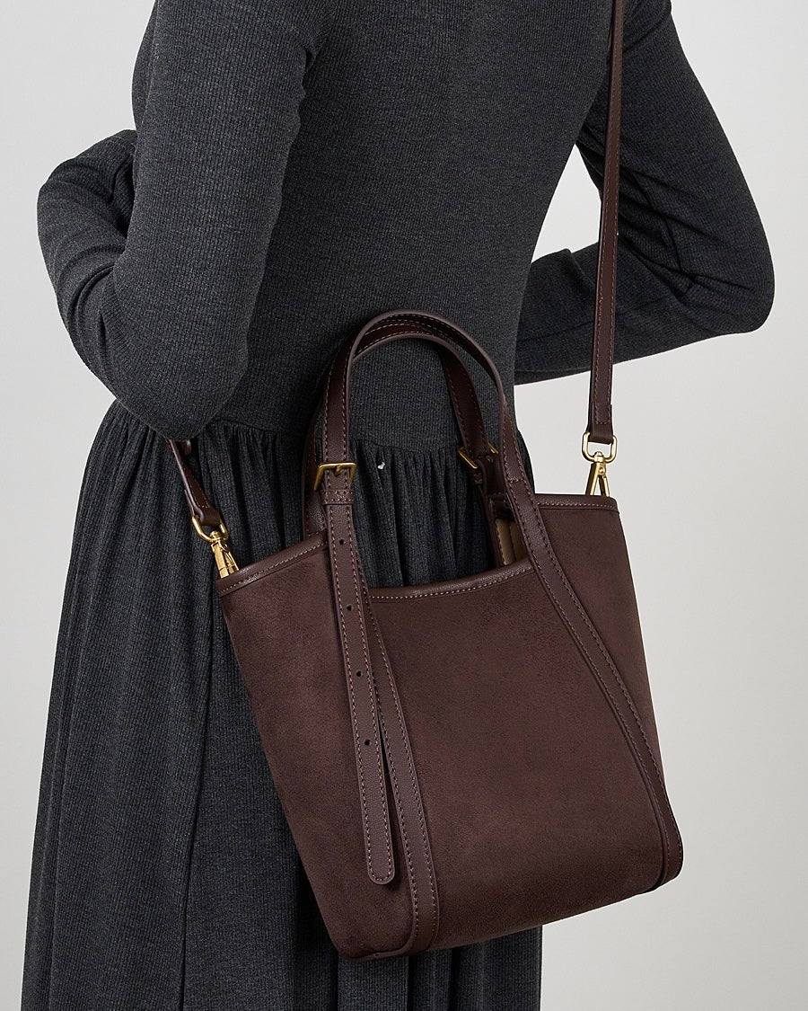 Bolso tipo cubo para mujer de ante de cuero ámbar