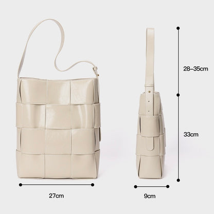 Beigefarbene Schultertasche aus gewebtem Leder