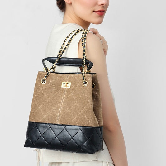 Beuteltasche aus echtem Wildleder mit Farbblock-Kette
