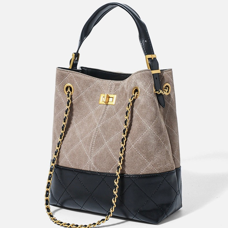 Beuteltasche aus echtem Wildleder mit Farbblock-Kette