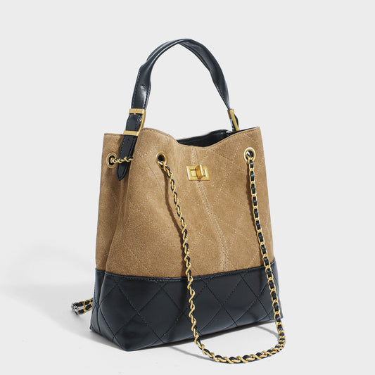 Beuteltasche aus echtem Wildleder mit Farbblock-Kette