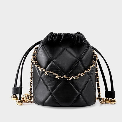Schicke Beuteltasche aus echtem Leder für Damen mit Kettenriemen 