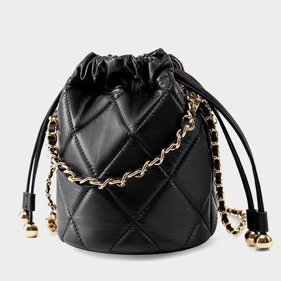 Schicke Beuteltasche aus echtem Leder für Damen mit Kettenriemen 