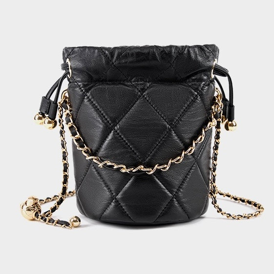 Schicke Beuteltasche aus echtem Leder für Damen mit Kettenriemen 
