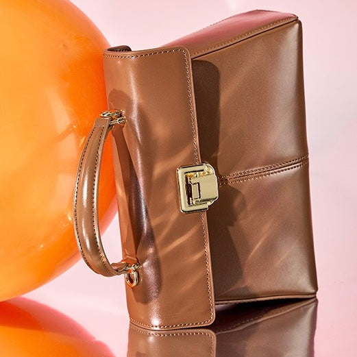 Damenhandtasche aus echtem Leder mit Hufeisenschnalle 