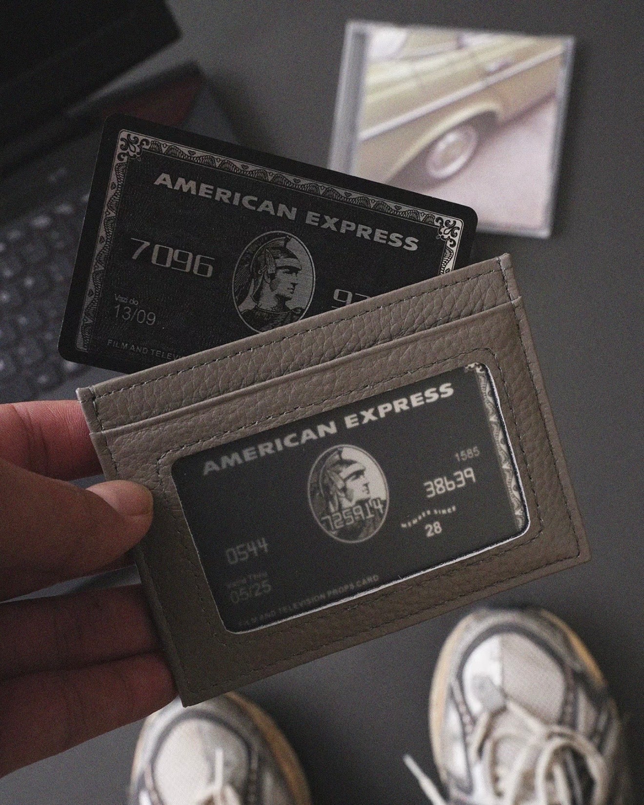Étui à cartes compact ultra-fin en cuir pleine fleur (multiples emplacements pour cartes)