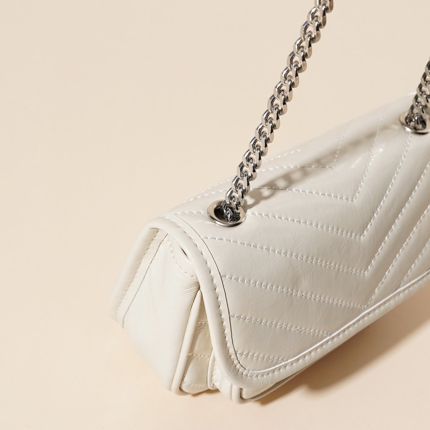 Damen-Mini-Flap-Tasche aus echtem Leder mit silberner Kette