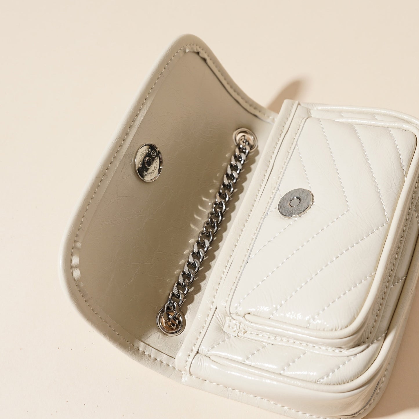 Damen-Mini-Flap-Tasche aus echtem Leder mit silberner Kette
