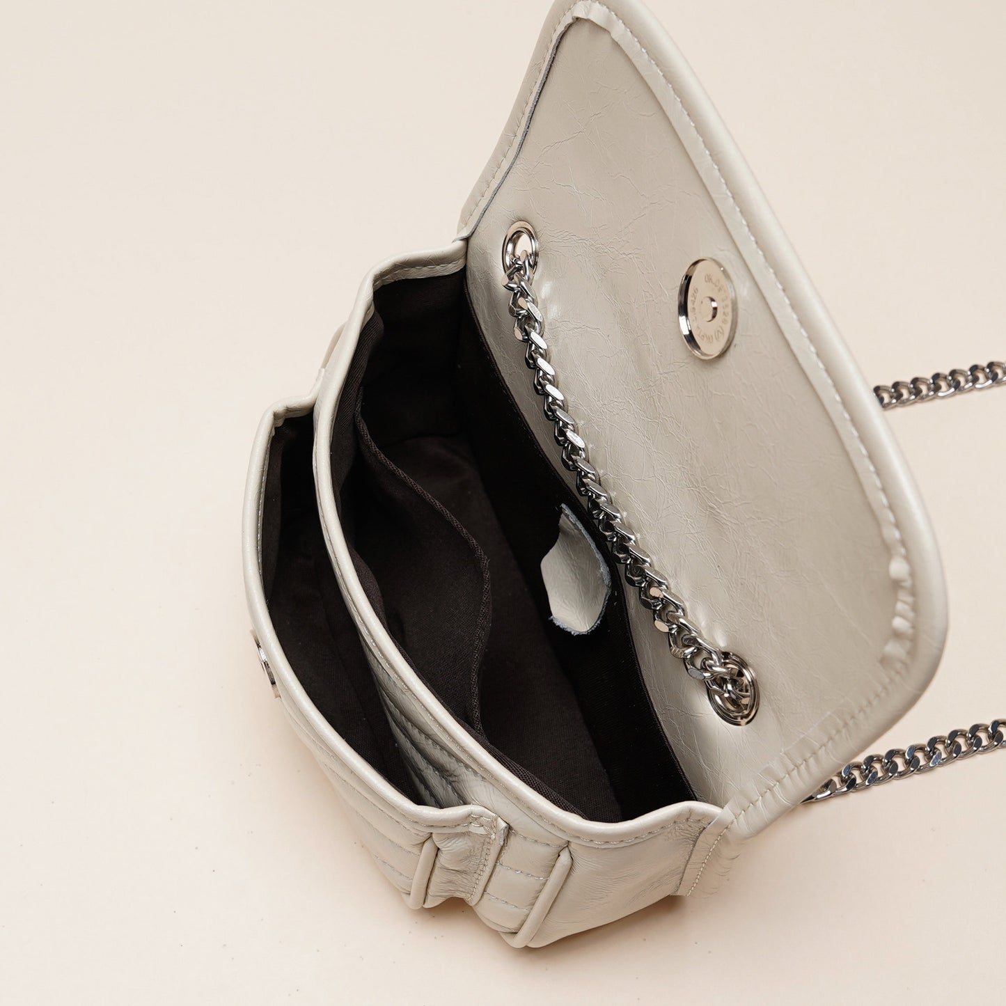 Damen-Mini-Flap-Tasche aus echtem Leder mit silberner Kette
