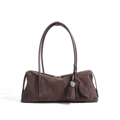Matte Schultertasche aus echtem Leder mit Quastenanhänger