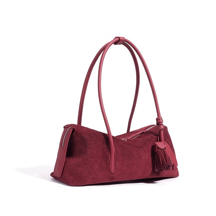 Matte Schultertasche aus echtem Leder mit Quastenanhänger