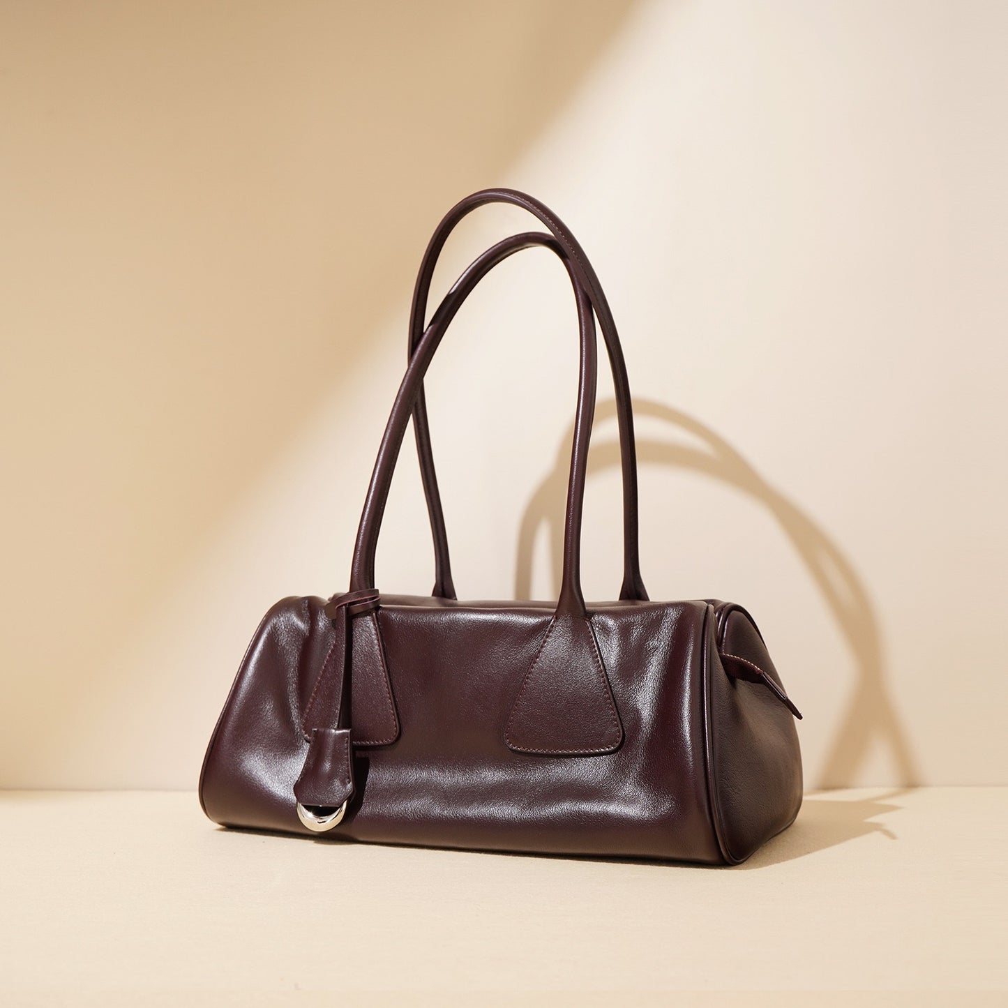 Women’s Genuine Leather Triangle Barrel Shoulder Bag – 2025 Vintage Edition