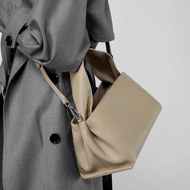 Damen-Umhängetasche aus echtem Leder im Vintage-Stil mit Top-Grain-Effekt im klassischen Design