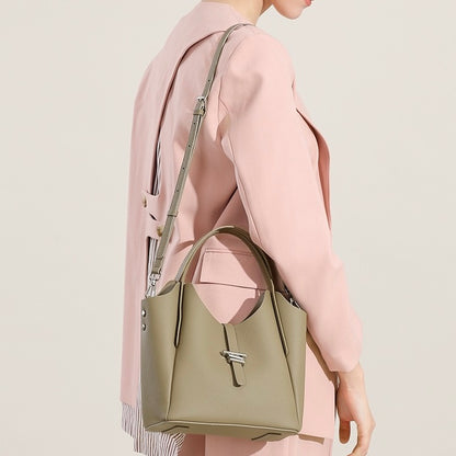 Damen-Umhängetasche aus echtem Leder mit Tragegriff oben im minimalistischen Stil
