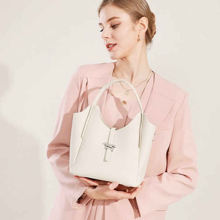 Damen-Umhängetasche aus echtem Leder mit Tragegriff oben im minimalistischen Stil
